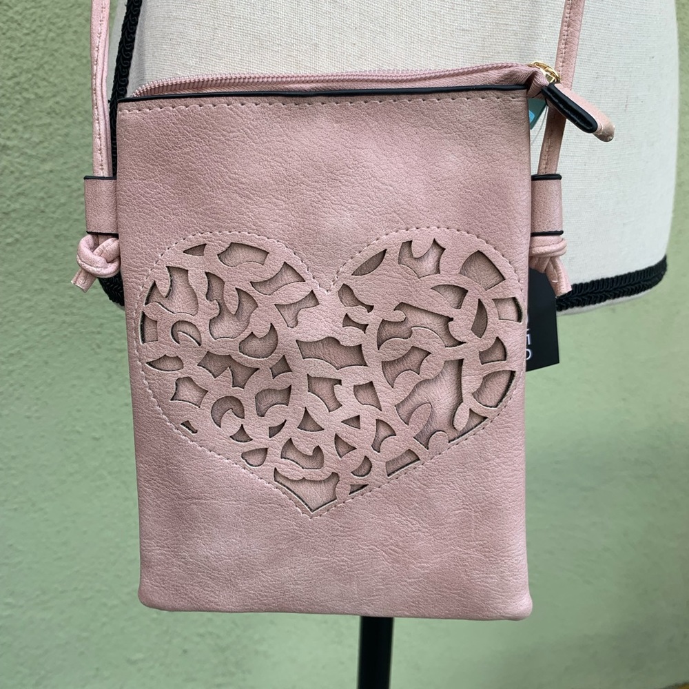 Memories small crossover bag with pocket in back pink etched heart super cute